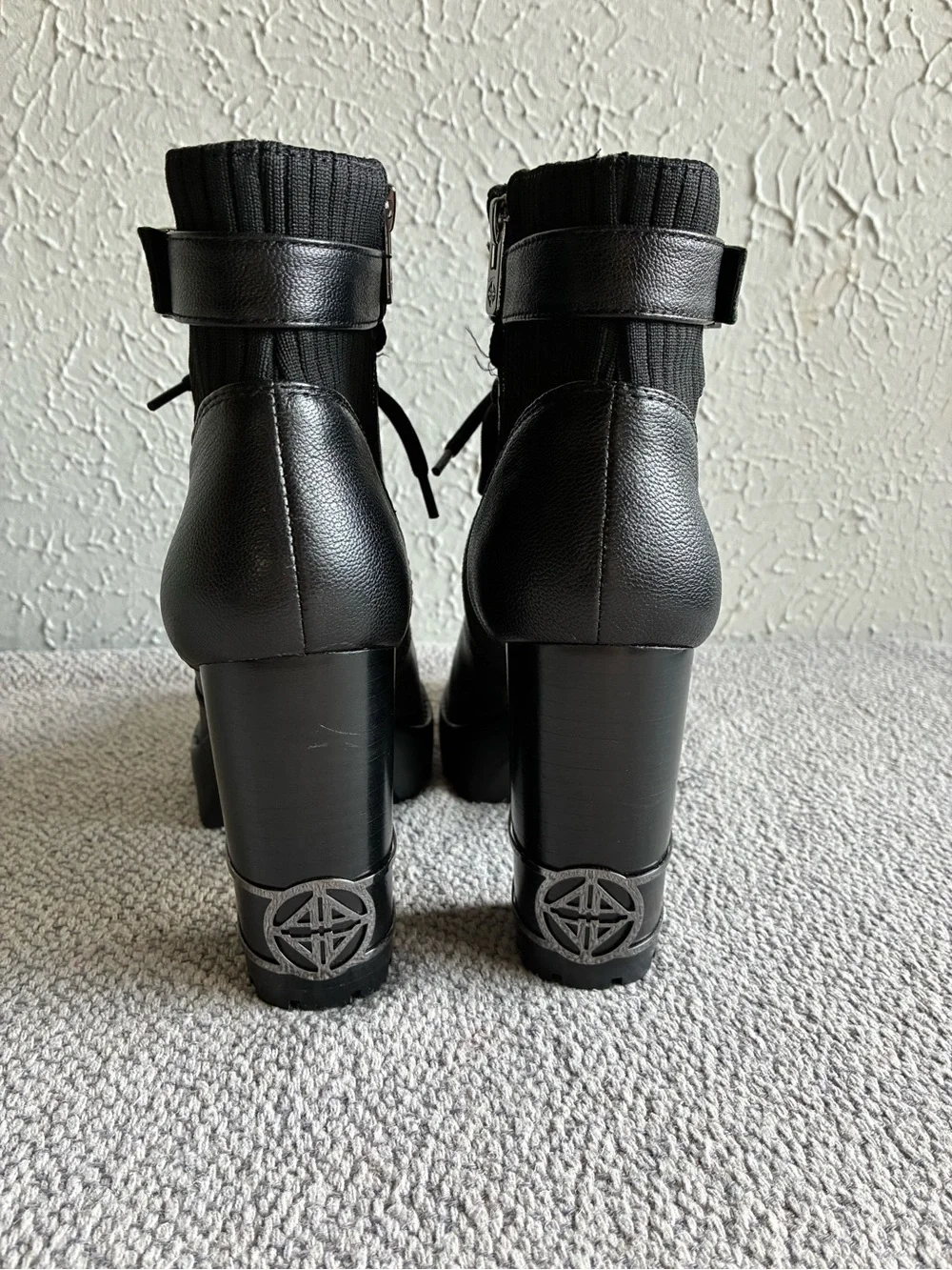 Antonio Melani Perline Black Leather Lace-Up Lug Heel Booties 8.5M